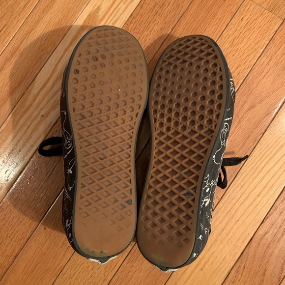 Boys. vans peanut sneakers - Picture 2 of 3